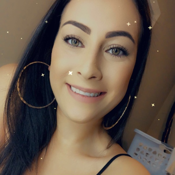 Meet your Posher, Daniela - Picture 1 of 1